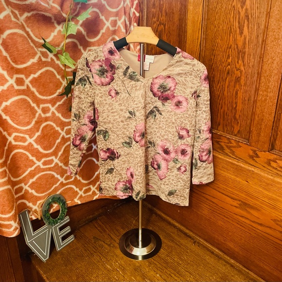 JM PETITE Floral Lace V-Neck - Picture 1 of 3